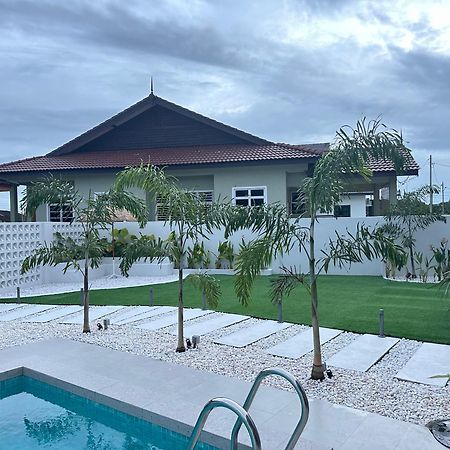 Home In Terengganu With Private Pool Kuala Terengganu Luaran gambar