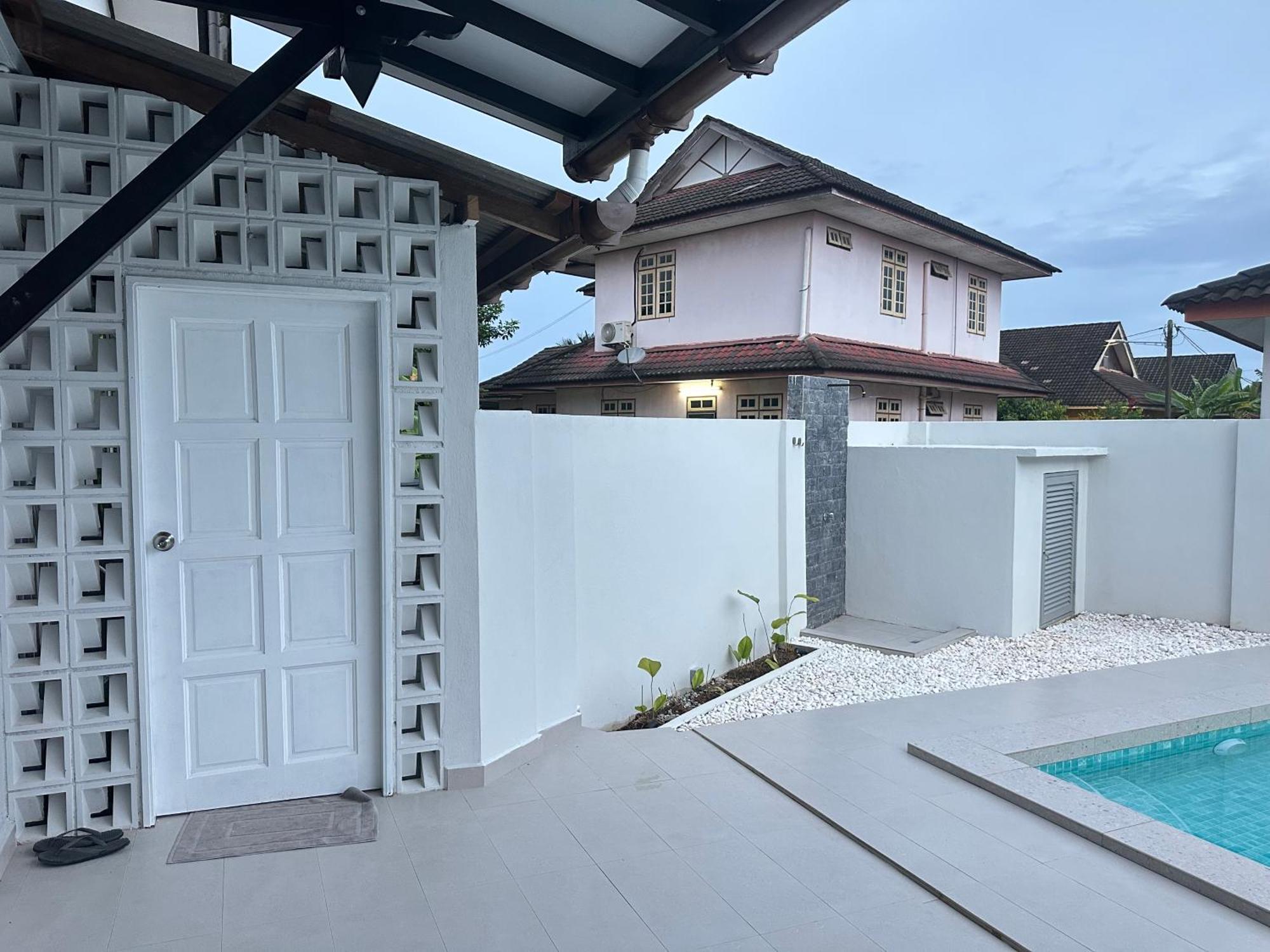 Home In Terengganu With Private Pool Kuala Terengganu Luaran gambar