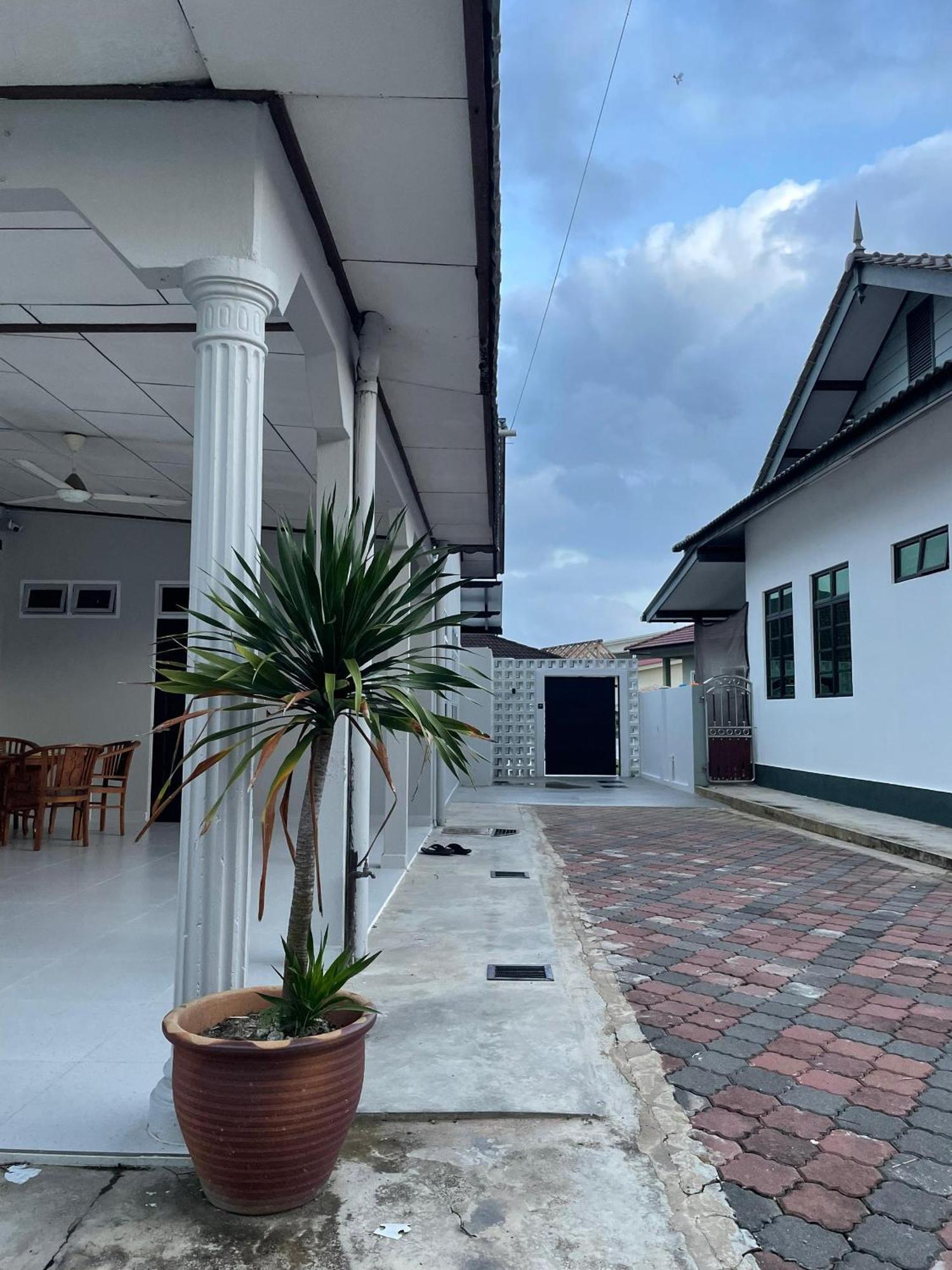 Home In Terengganu With Private Pool Kuala Terengganu Luaran gambar